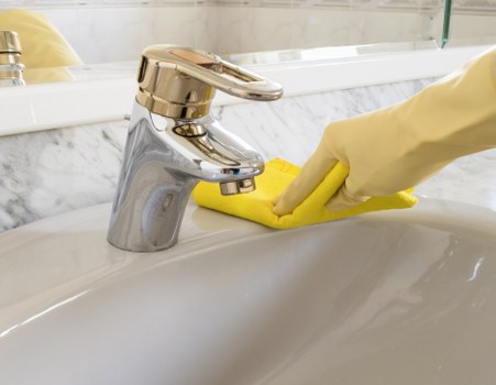 Bathroom sanitising and limescale removal in W12